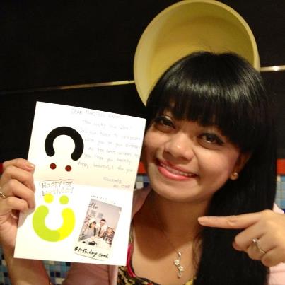 The Queen with her birthday card from CityInn!